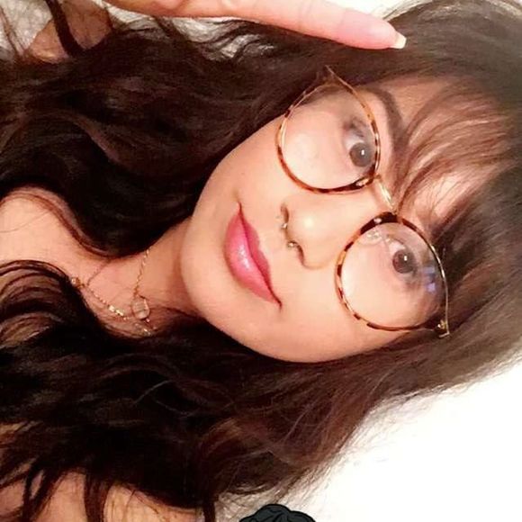 Meet your Posher, Ariana - Picture 1 of 1